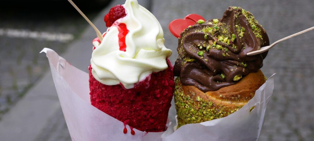 Ljubljana će vas privući pričom o zmajevima, zmajskim street food specijalitetima, organskim i voćnim street food delicijama, craft slasticama, neobičnim hamburgerima, ali i jelima po izvornim recepturama.