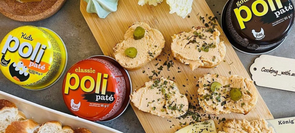 Početkom zime prošle godine, Poli, legendarni brand koji je prisutan u gotovo svakom hrvatskom kućanstvu, iznenadio nas je širenjem svoje „obitelji“ i predstavio svoj najnoviji proizvod – Poli paštetu. Iako je na tržištu tek neko vrijeme, ova pašteta brzo je pronašla svoj put do srca djece i odraslih diljem Hrvatske.