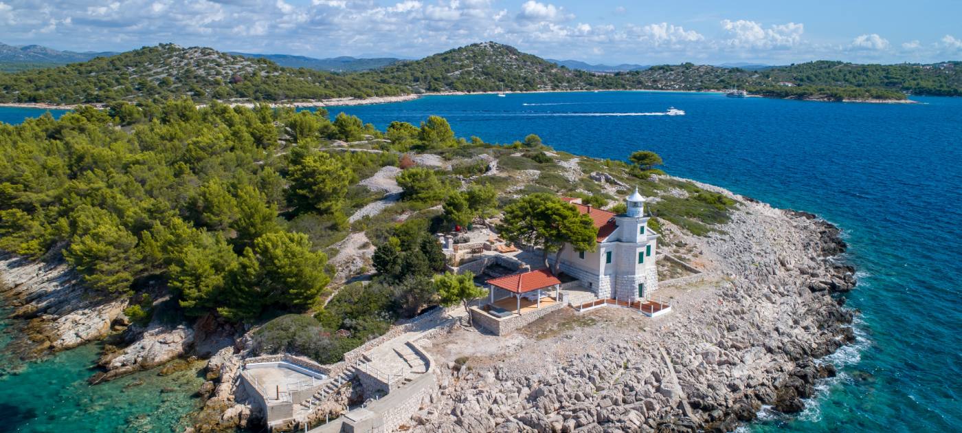 Svjetioničarski turizam u Hrvatskoj nudi obiteljima priliku za potpunu izolaciju i povezanost s prirodom, daleko od gradske vreve.