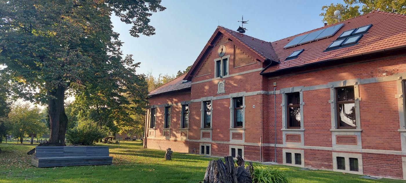 Posjetiteljski centar Dravska priča nalazi se u malome mjestu Noskovci u općini Čađavici u višestruko zaštićenom području prirode Virovitičko-podravske županije.