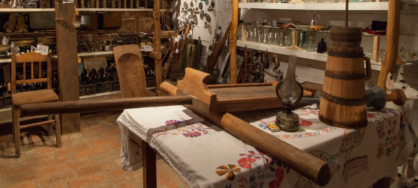 Bogata etnografska zbirka Kezele broji više od 4.000 izložaka.