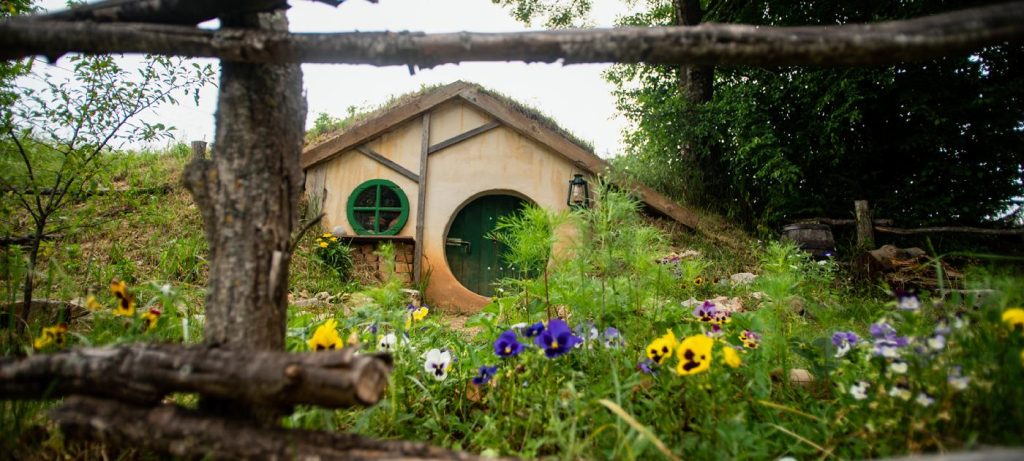Hobitska kućica Pećinskog parka Grabovača (Foto: Domagoj Sever)
