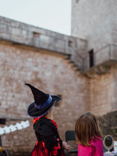 Kostimirani posjetitelji povodom Halloweena u kaštelu Morosini - Grimani.