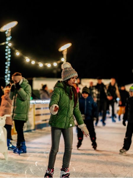 Advent u Vukovaru. Na glavnom gradskom trgu postavljeno je klizalište na 600 m2. 