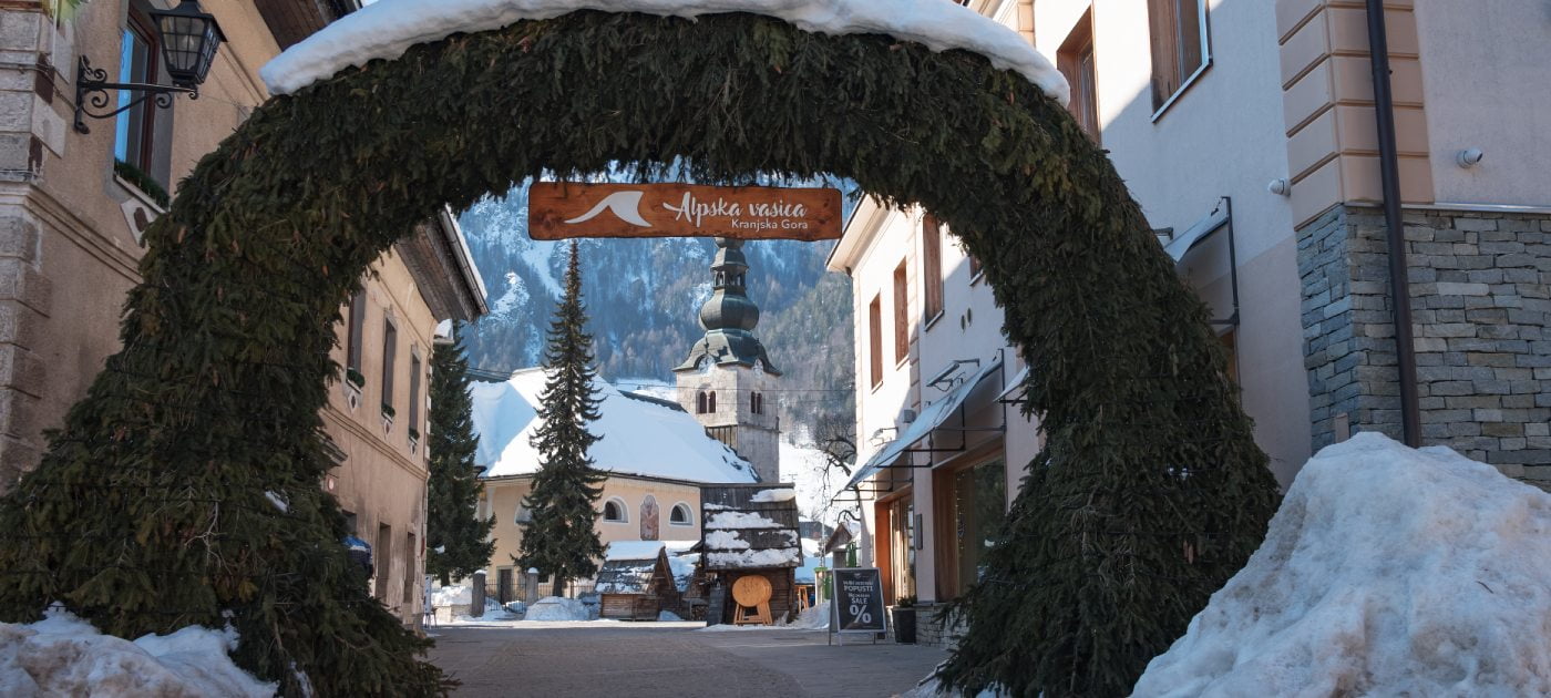 Alpska vasica, Kranjska gora, predivno selo "Djeda Mraza" u blizini popularnog slovenskog skijališta.