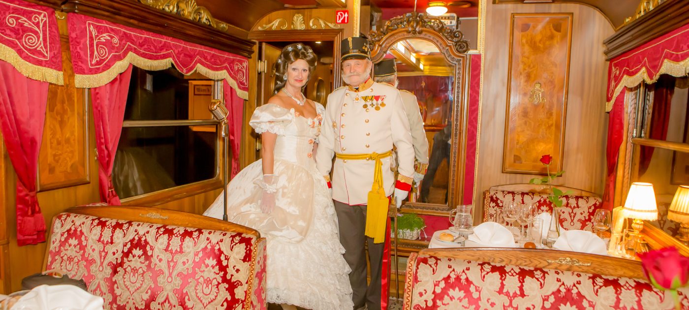 Majestic Imperator Train luksuzni vagoni izgledaju poput onih cara Franje Josipa I. i carice Elizabete od Austrije, zvane Sisi. 