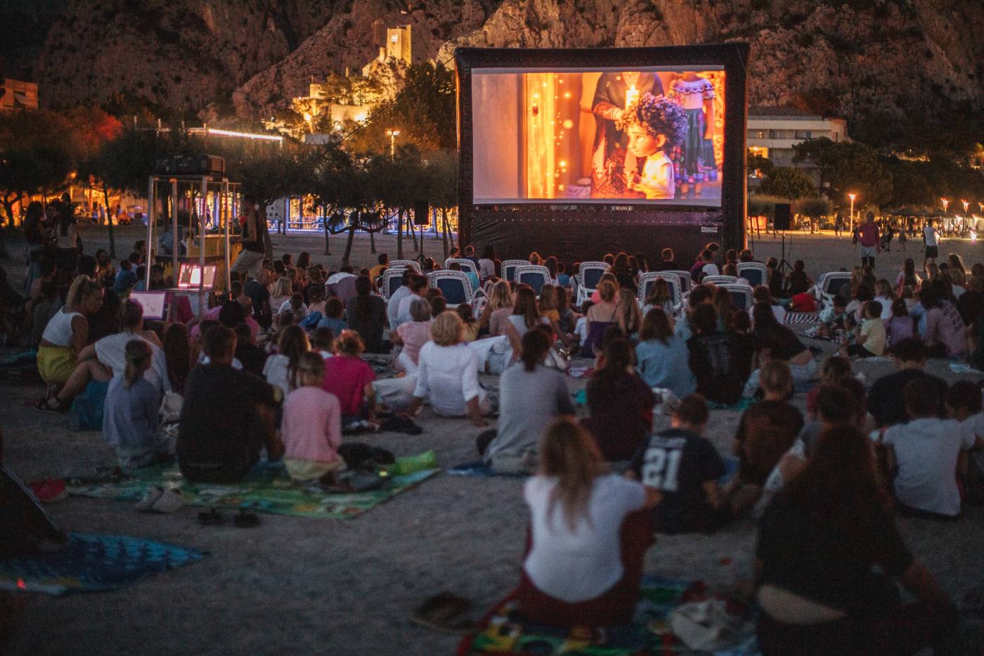 Omiš summer frei, kino projekcije na Gradskoj plaži Punta