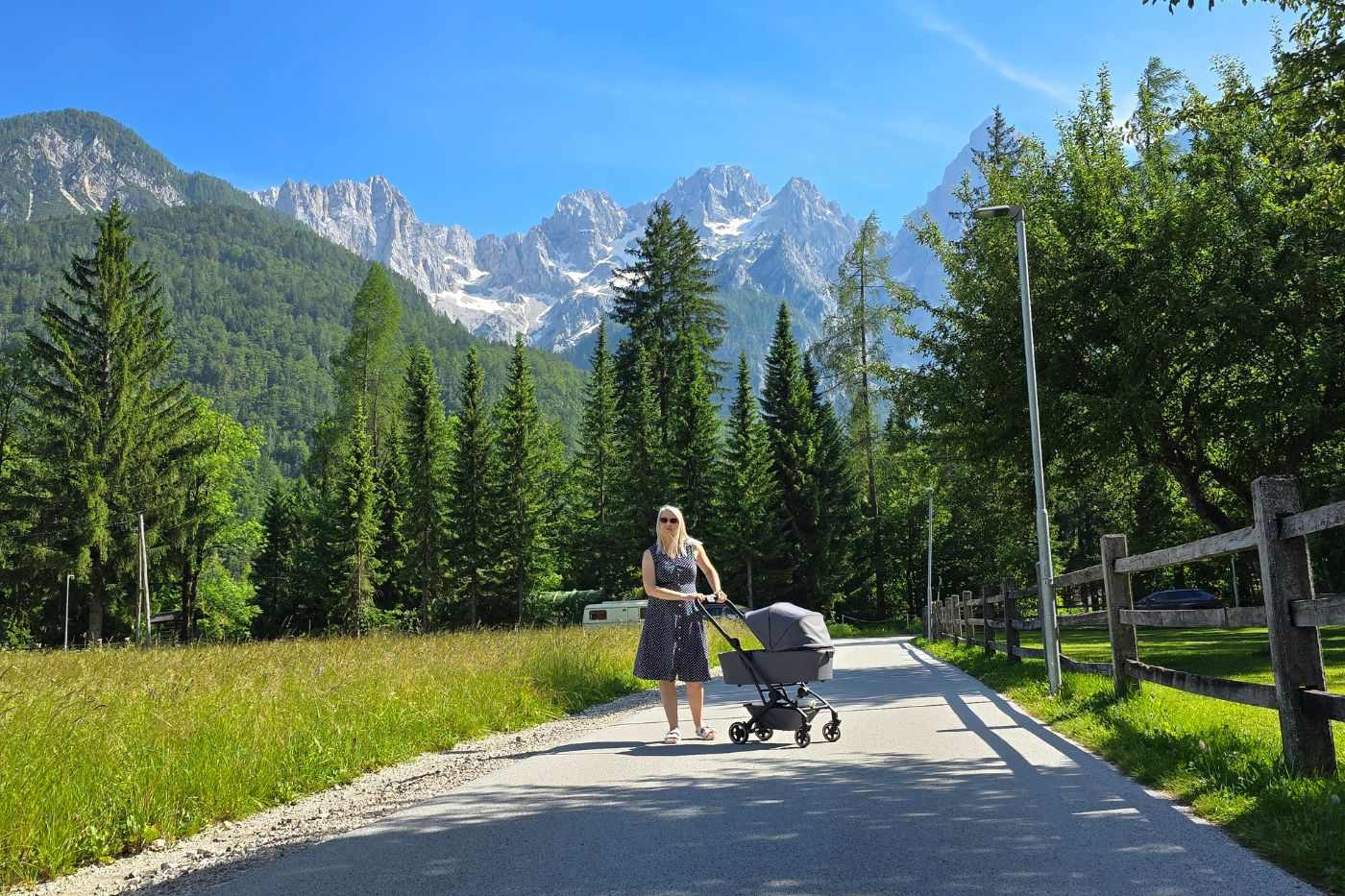 Putovanje s bebom. Iva i Vili u Kranjskoj Gori. 