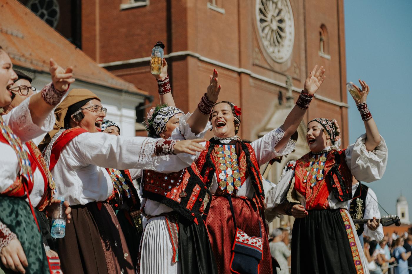 Đakovački vezovi – svečana povorka.