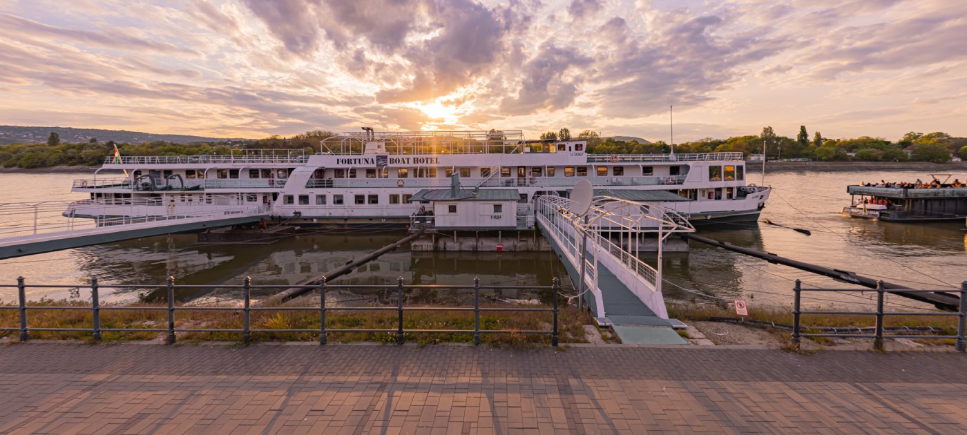 Fortuna Boat Hotel.