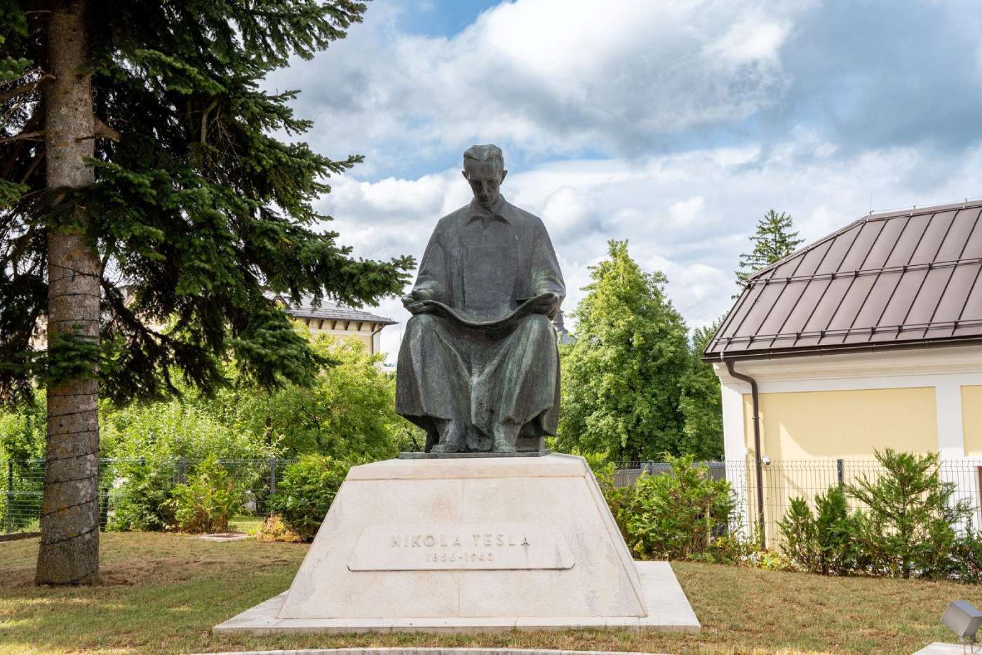 Nikola Tesla, Gospić