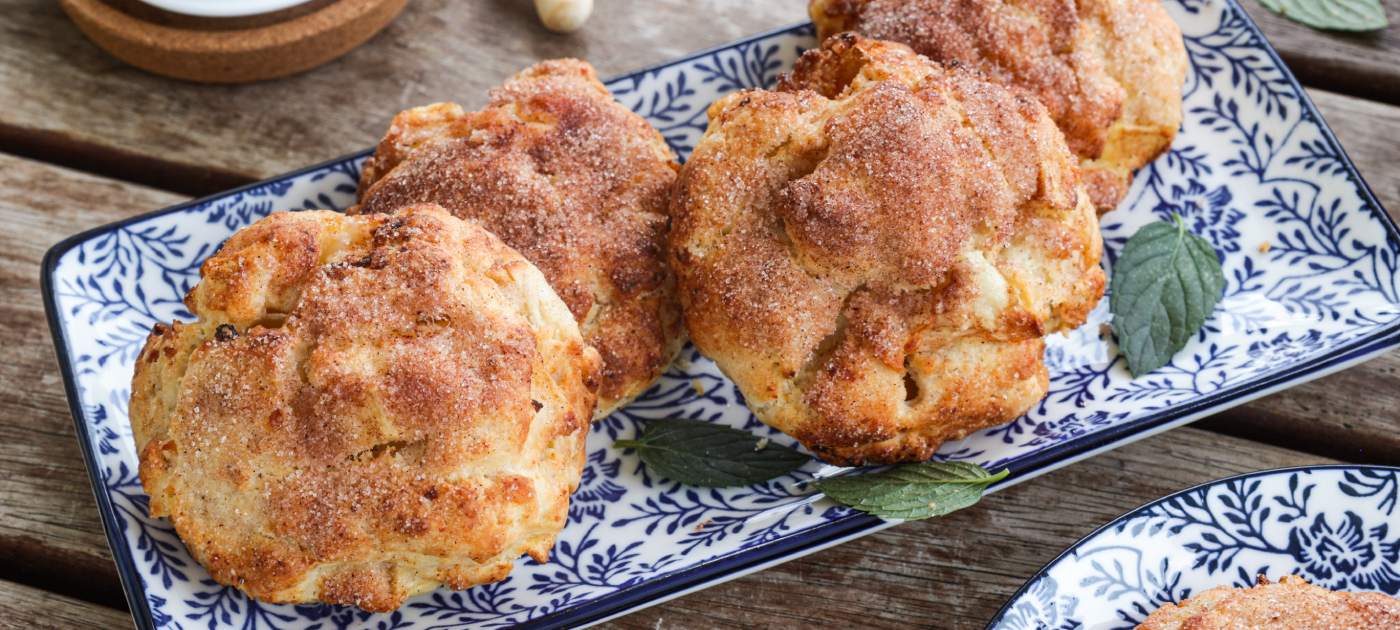 slatke pogačice s jabukama i sirom