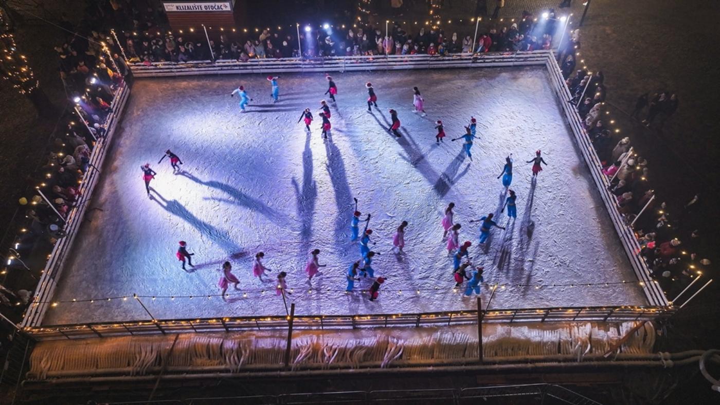 Besplatno klizanje u Otočcu.