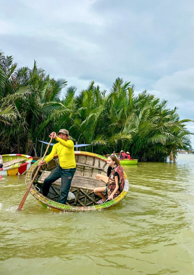 Lara Karuza, Vijetnam. 